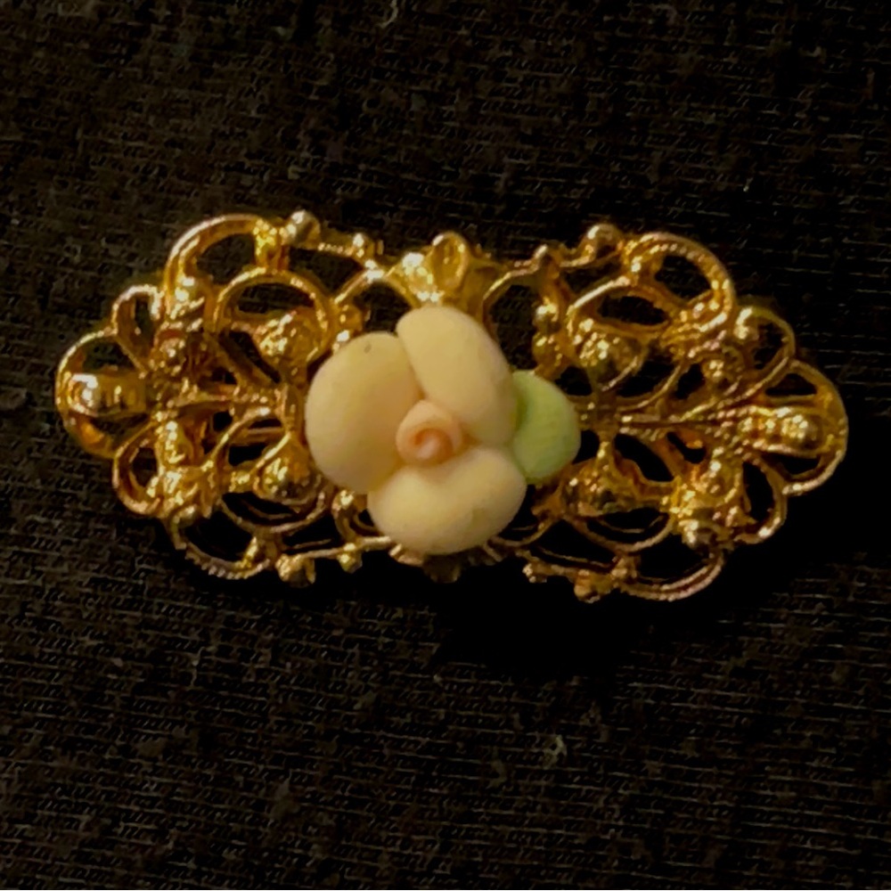 Vintage gold tone brooch with pink porcelain flower